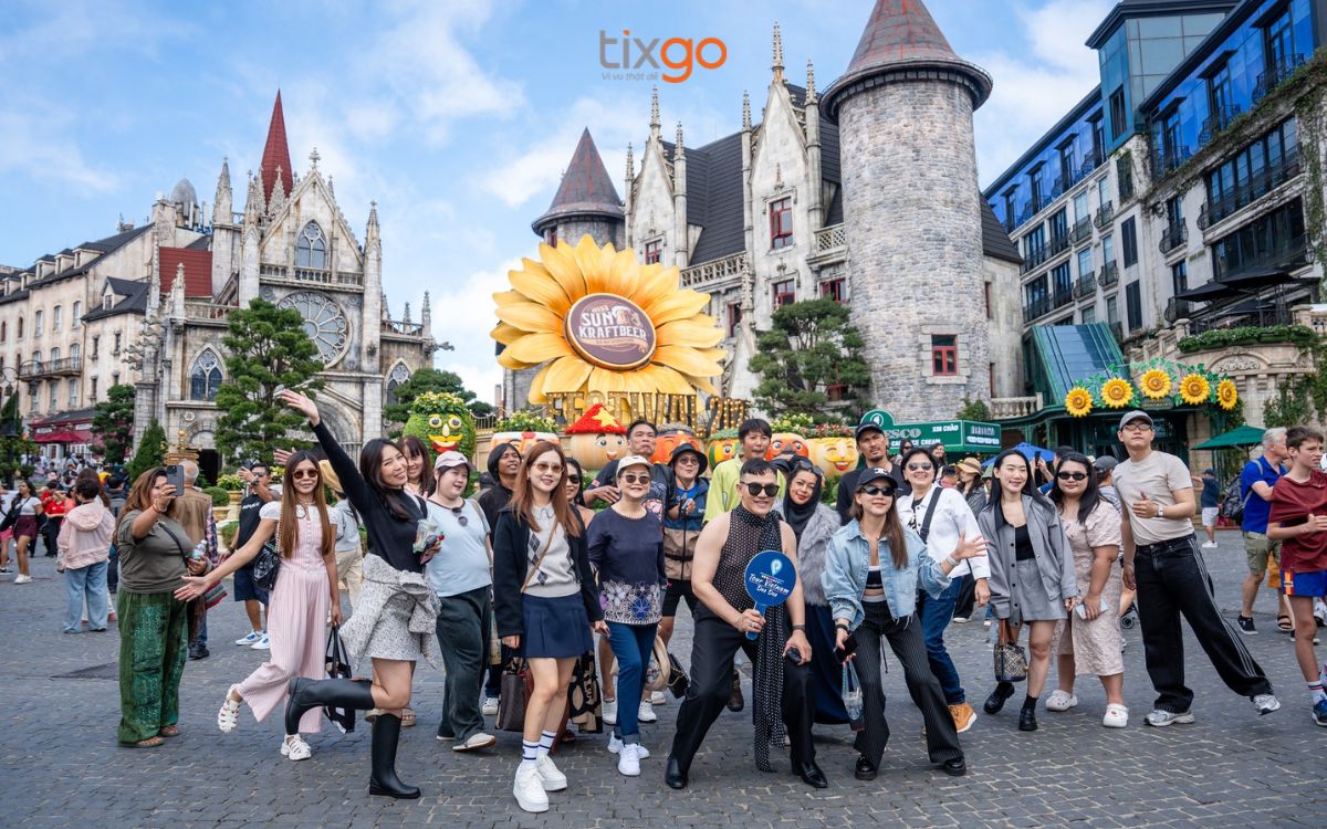 Bà Nà Hills được nhiều người biết đến với tổ hợp các công trình du lịch