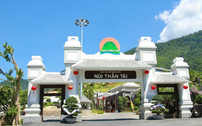 Công viên suối khoáng nóng Núi Thần Tài