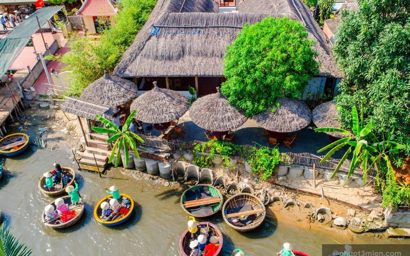 Chu du khắp rừng dừa 7 Mẫu với thuyền thúng Chu du khắp rừng dừa 7 Mẫu với thuyền thúng
