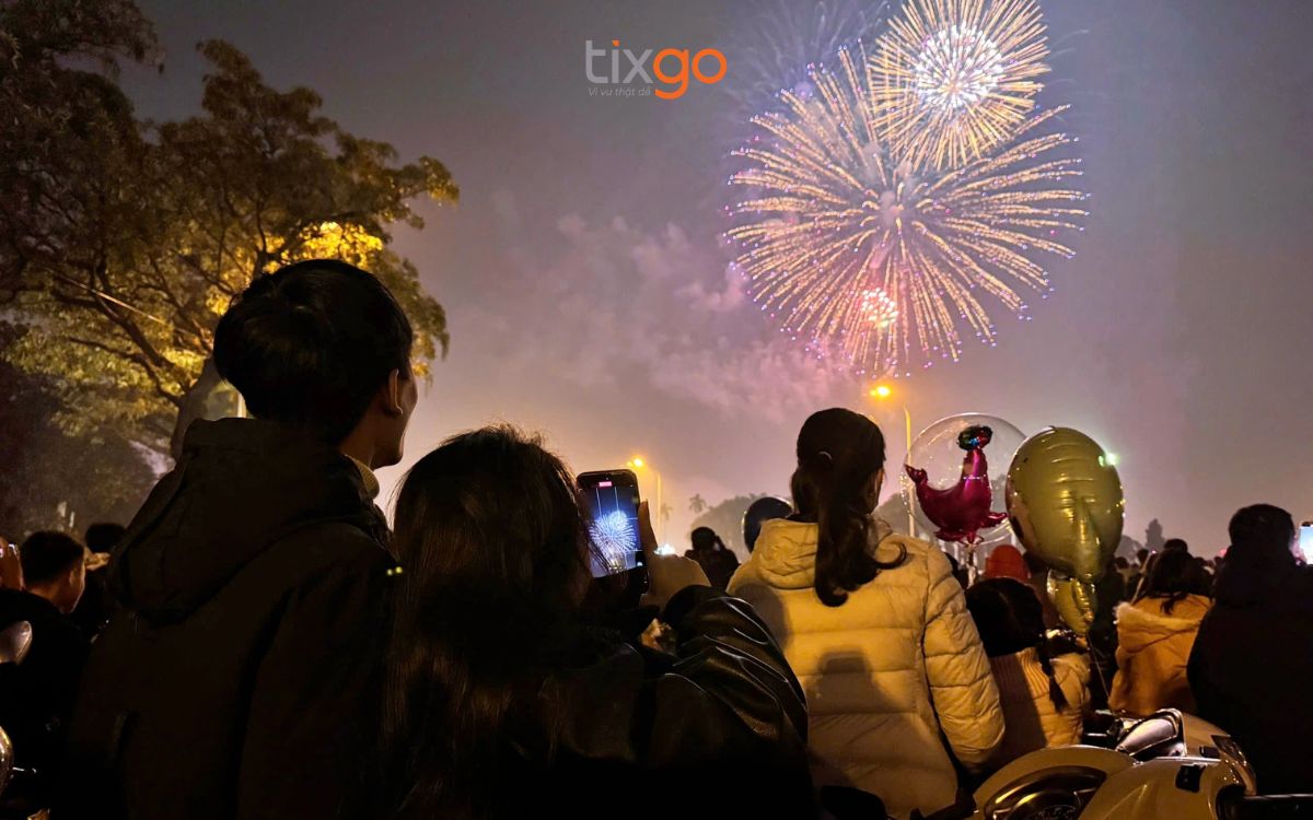 Lưu ý các vấn đề về thời gian, trang phục, giữ xe,... khi đi xem pháo hoa