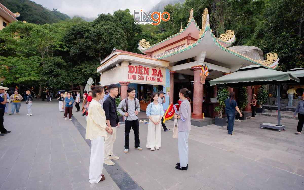 Lễ vía Bà Linh Sơn Thánh Mẫu Lễ vía Bà Linh Sơn Thánh Mẫu