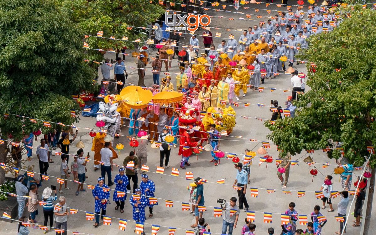Lễ vía Bà Linh Sơn Thánh Mẫu Lễ vía Bà Linh Sơn Thánh Mẫu