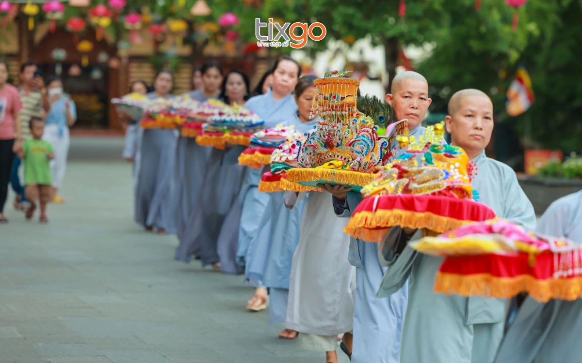 Lễ vía Bà Linh Sơn Thánh Mẫu Lễ vía Bà Linh Sơn Thánh Mẫu