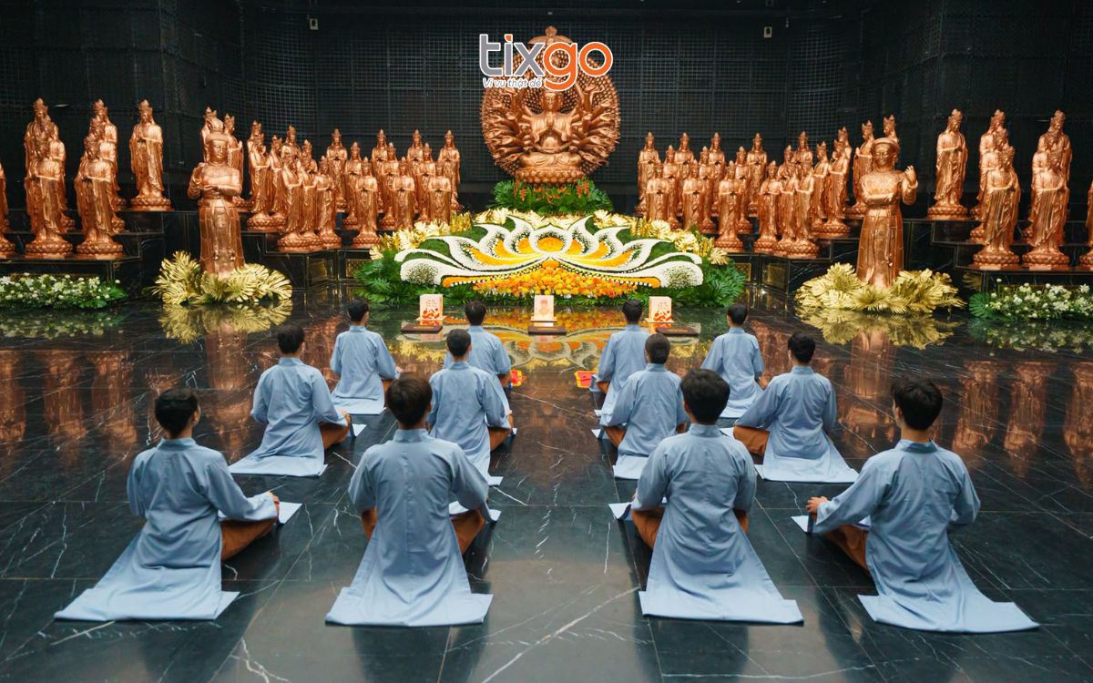 Lễ vía Bà Linh Sơn Thánh Mẫu Lễ vía Bà Linh Sơn Thánh Mẫu