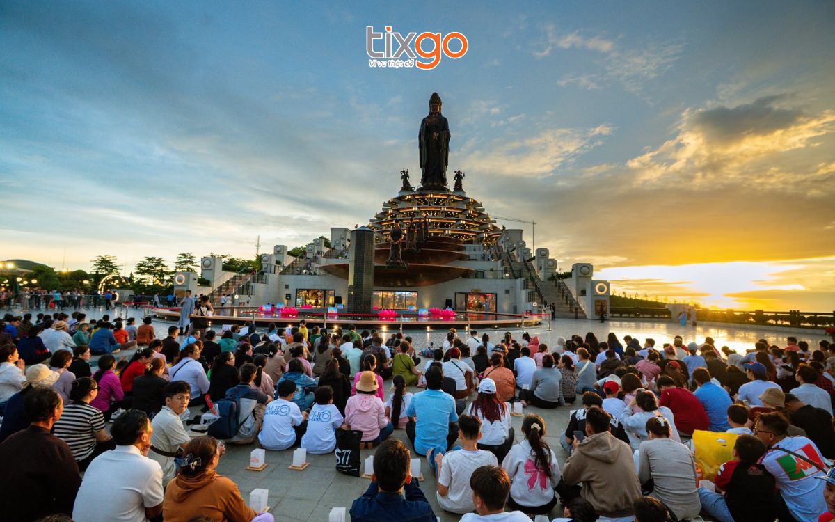 Lễ vía Bà Linh Sơn Thánh Mẫu Lễ vía Bà Linh Sơn Thánh Mẫu