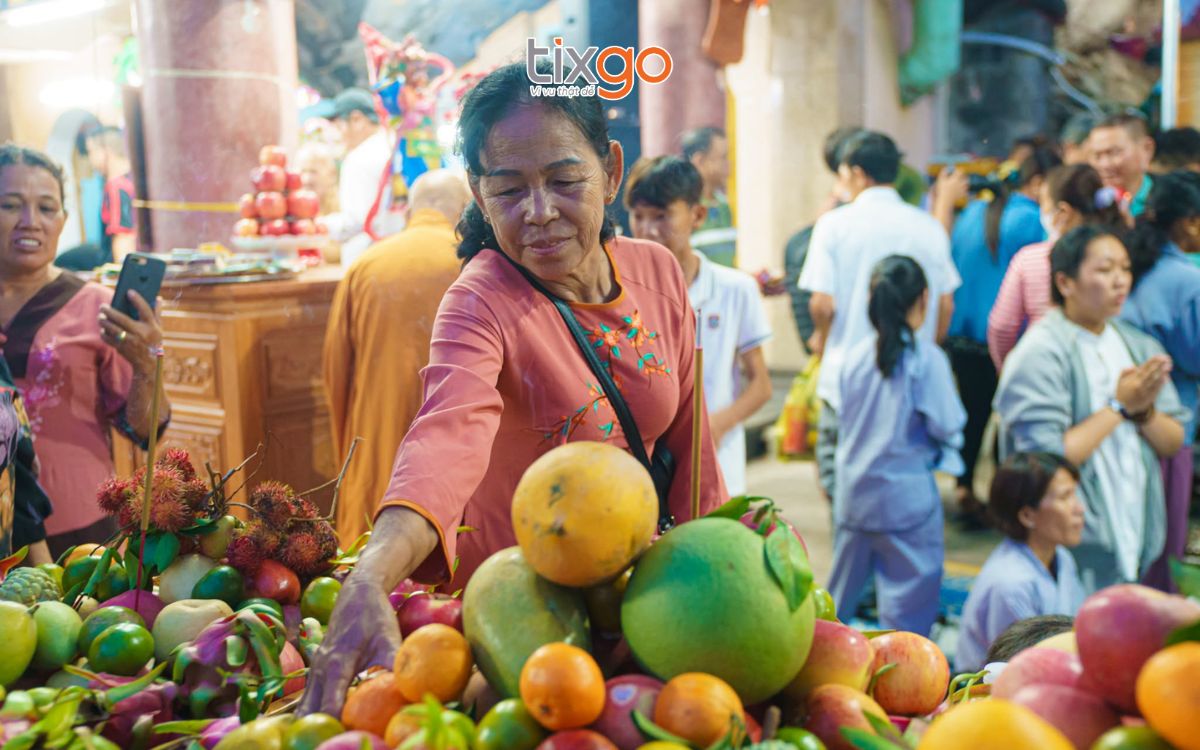 Lễ vía Bà Linh Sơn Thánh Mẫu Lễ vía Bà Linh Sơn Thánh Mẫu