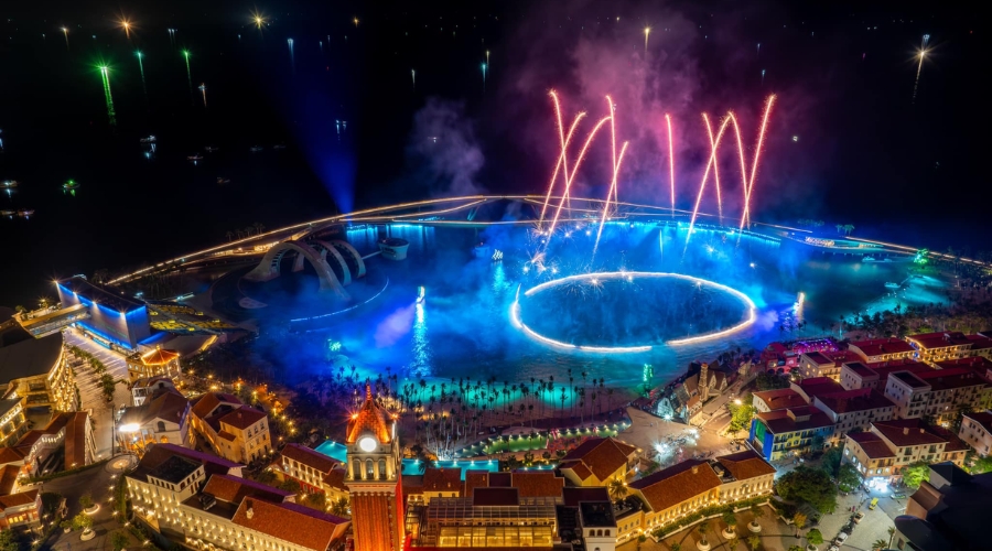 Thưởng thức show Symphony of the Sea mùa 2 