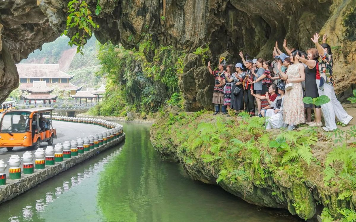 Cổng trời Đông Giang ưu đãi ngày 30/7 Cổng trời Đông Giang ưu đãi ngày 30/7