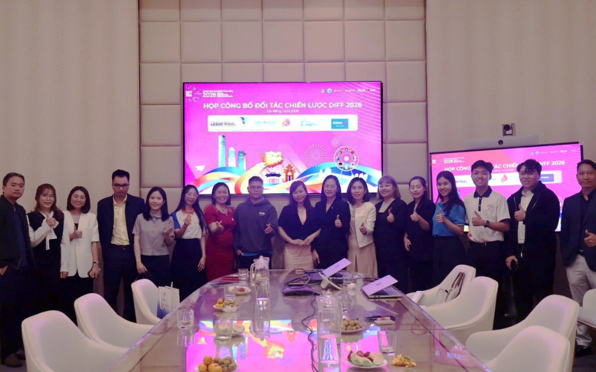 Đại diện La Bàn Travel trong buổi công bố đối tác chiến lược DIFF2026 Đại diện La Bàn Travel trong buổi công bố đối tác chiến lược DIFF2026