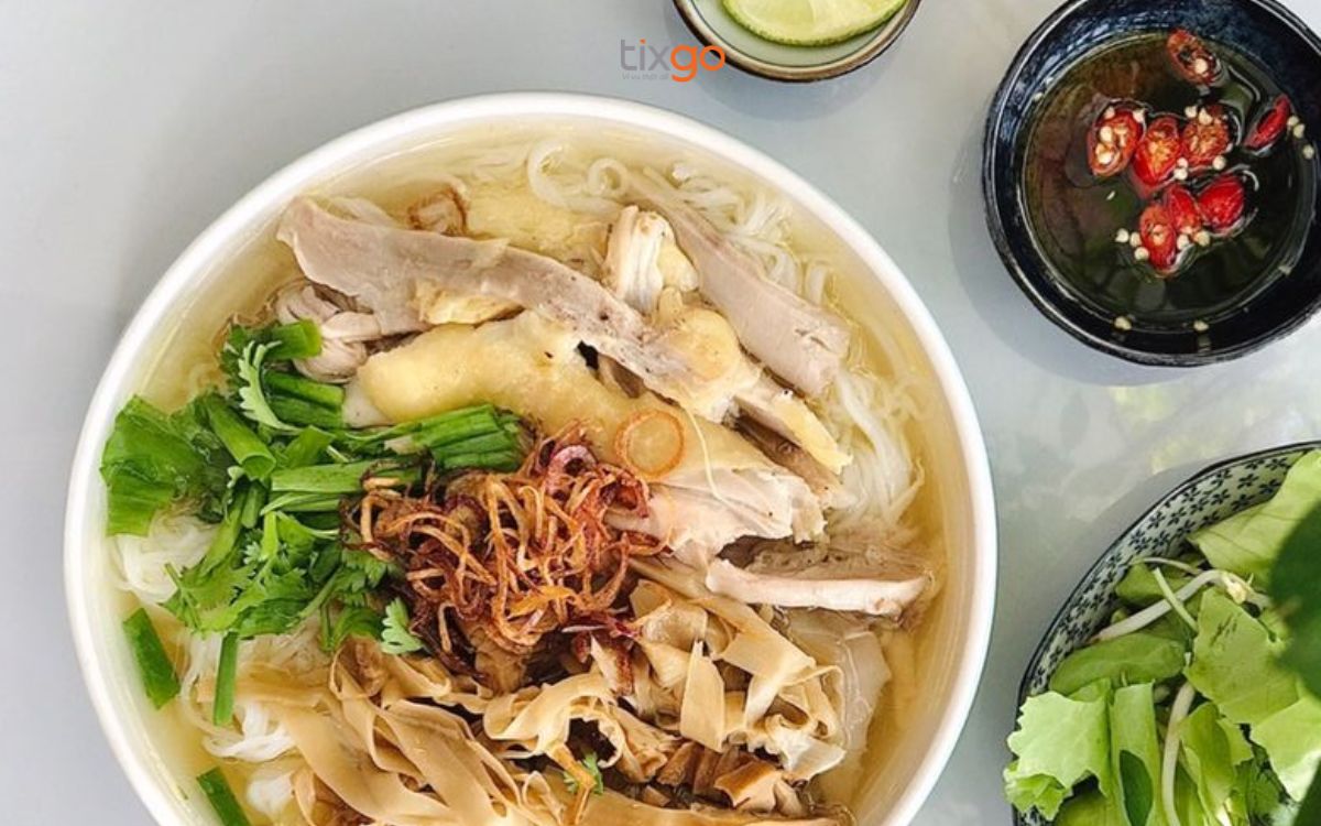 Ăn đêm Đà Nẵng với món Bún măng gà