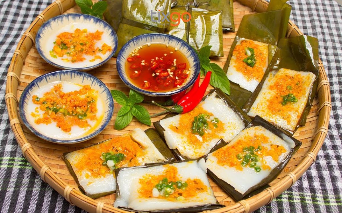ăn sáng ở huế Bánh nậm, bèo, lọc là thức quà hấp dẫn du khách.