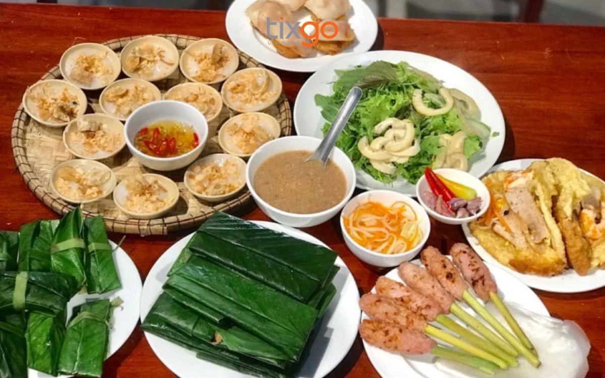 ăn sáng ở huế Bữa sáng no nê và đa dạng với trọn bộ các món bánh truyền thống xứ Huế.