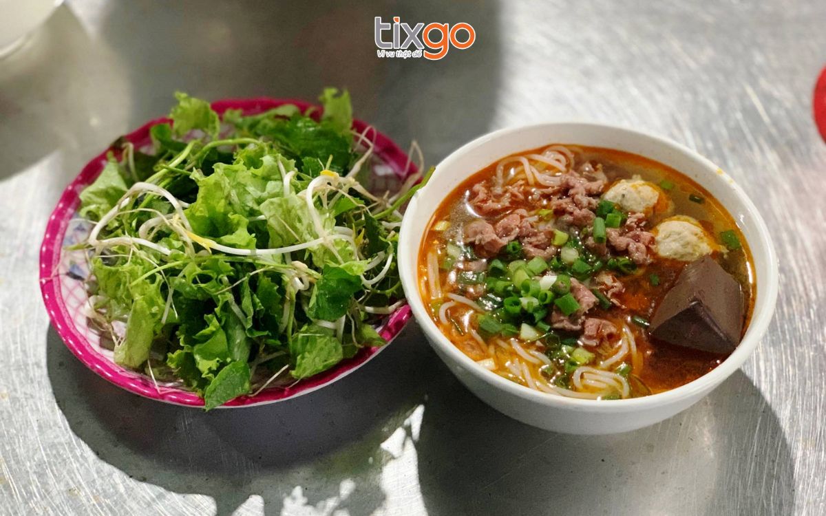 Ăn tối ở Huế Bún bò Huế về đêm