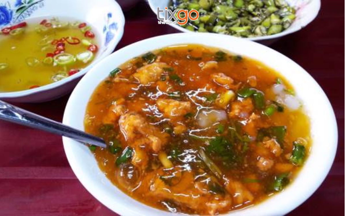 Ăn tối ở Huế Bánh canh Nam Phổ là loại bánh canh chỉ có ở Huế