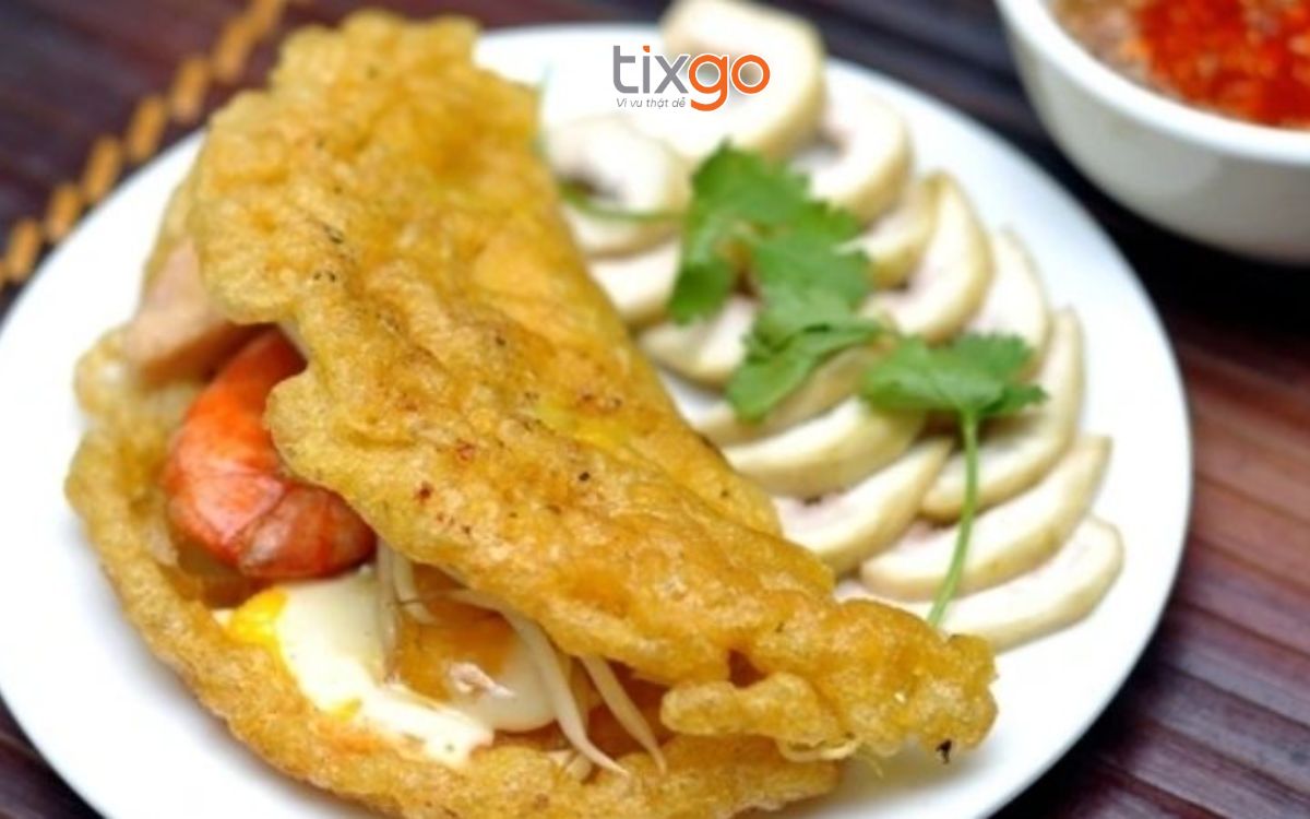 Ăn tối ở Huế Bánh khoái là món ăn đặc trưng ở Huế