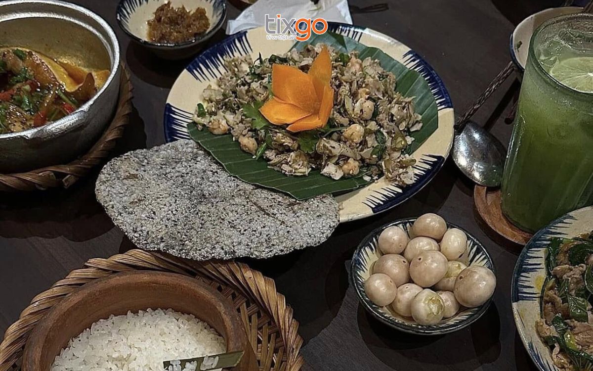 ăn trưa ở huế Quán cơm Chạn được lòng du khách và người địa phương