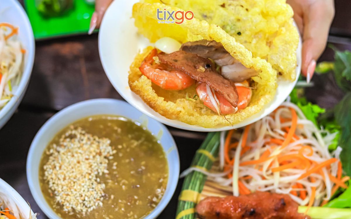 ăn trưa ở huế Bánh khoái Hồng Mai ngon khó cưỡng