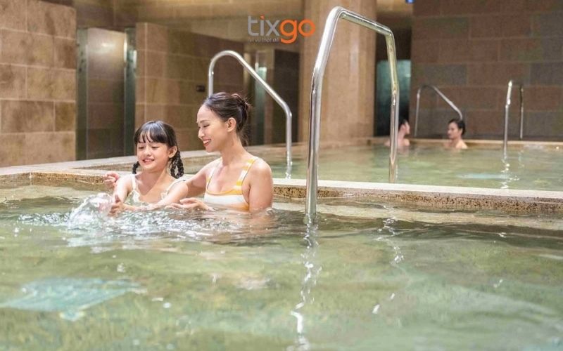 Thả mình trong làn nước ấm của khu Sauna