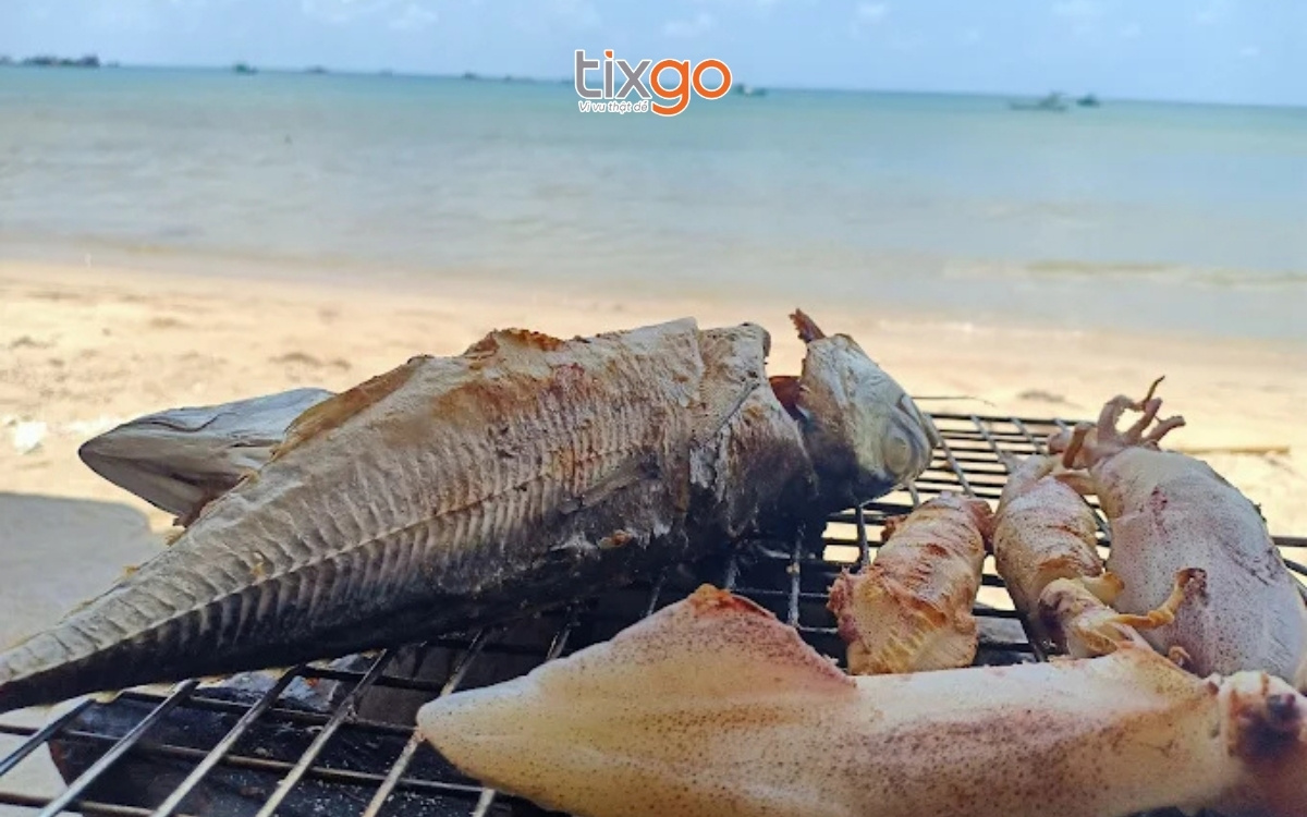 Cắm trại và thưởng thức hải sản nướng tại Bãi Đất Đỏ An Thới Cắm trại và thưởng thức hải sản nướng tại Bãi Đất Đỏ An Thới