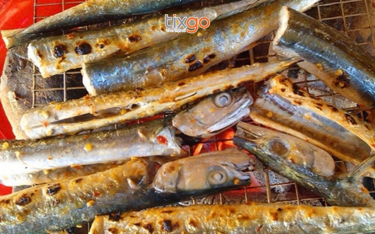 Cá xanh xương nướng là đặc sản tại Bãi Đất Đỏ Phú Quốc Cá xanh xương nướng là đặc sản tại Bãi Đất Đỏ Phú Quốc