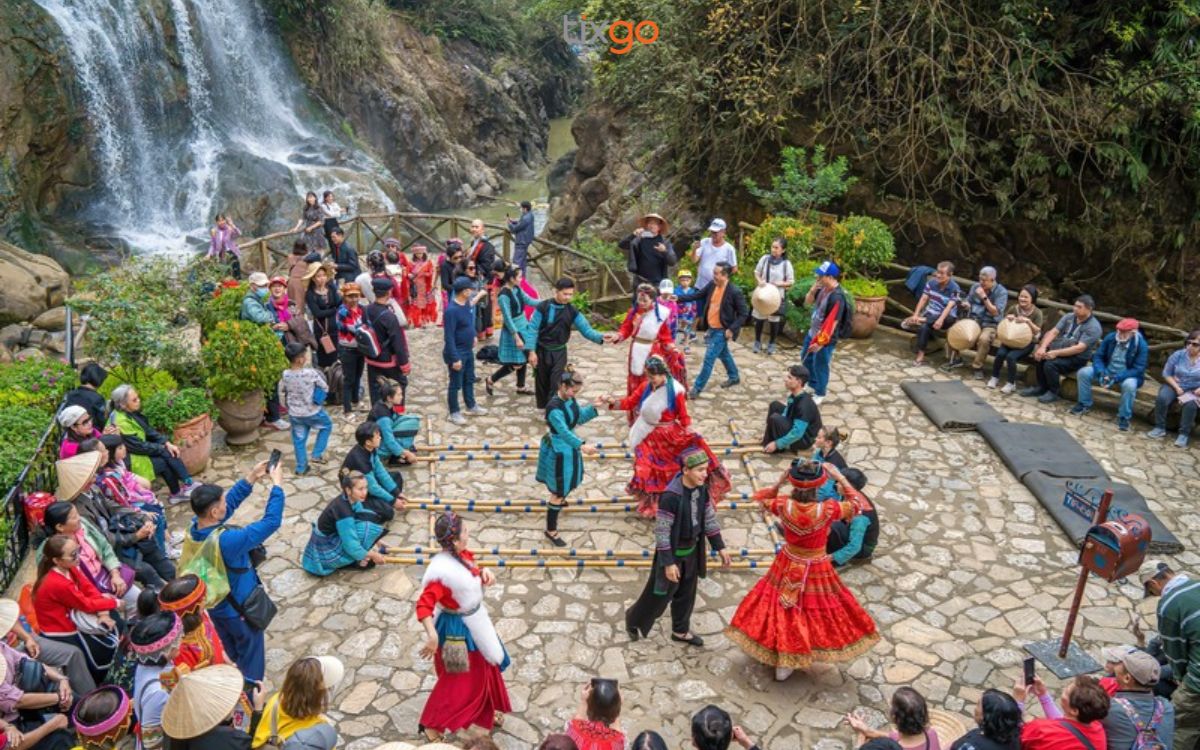 Bản Cát Cát hiện giờ là địa điểm tham quan nổi tiếng tại Sapa bản cát cát sapa