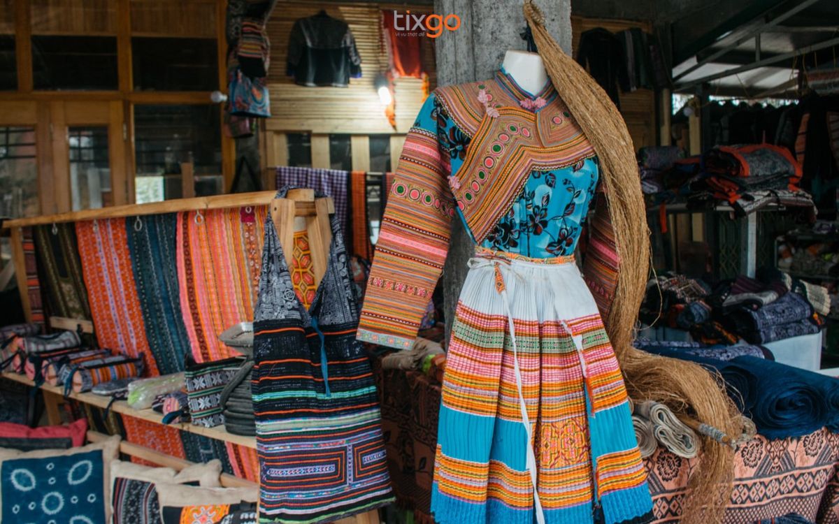 Bản Cát Cát Sapa nổi tiếng với nghề thủ công dệt vải, thêu thổ cẩm bản cát cát sapa