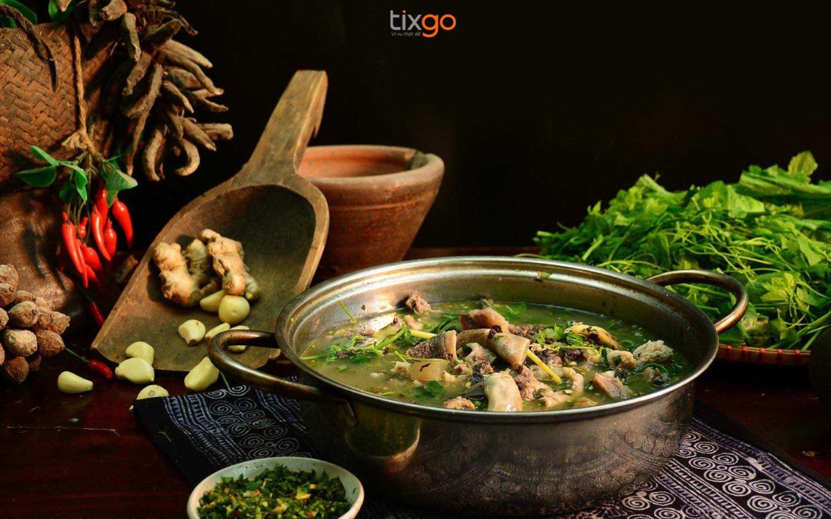 Thắng cố là món đặc sản địa phương nổi danh của bản Cát Cát bản cát cát sapa