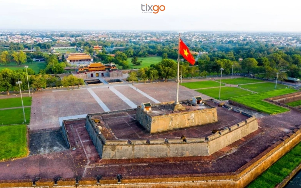 bản đồ cố đô huế Kỳ Đài (Cột Cờ) nằm ngay vị trí trung tâm mặt tiền của Đại Nội Huế