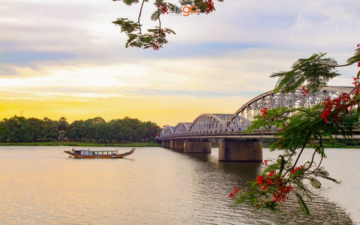 bản đồ cố đô huế Cầu Trường Tiền bắt ngang hai đầu Nam - Bắc bên dòng sông Hương
