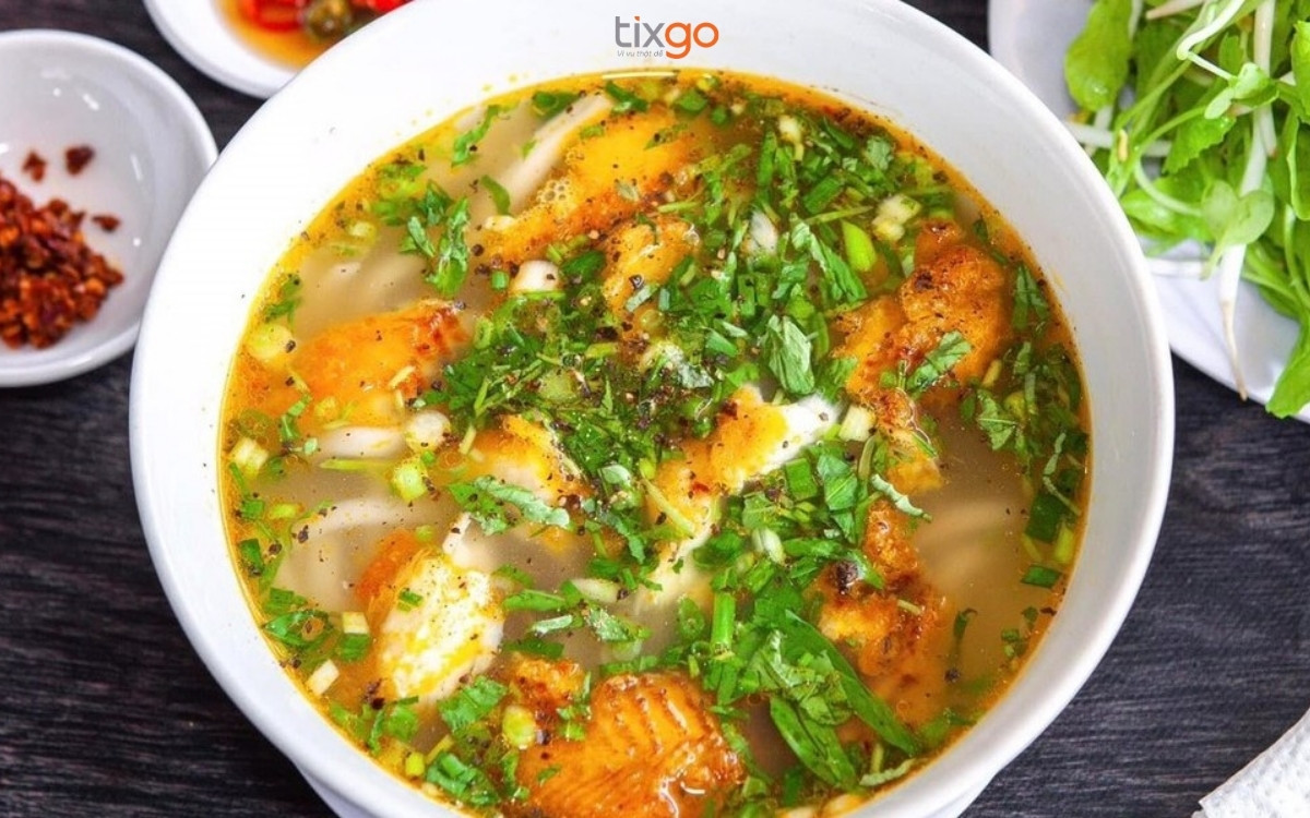 Bánh canh cá lóc Huế được nhiều người yêu thích