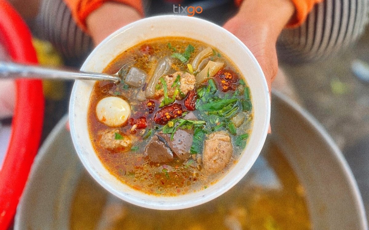 Tô bánh canh bột lộn Huế hấp dẫn