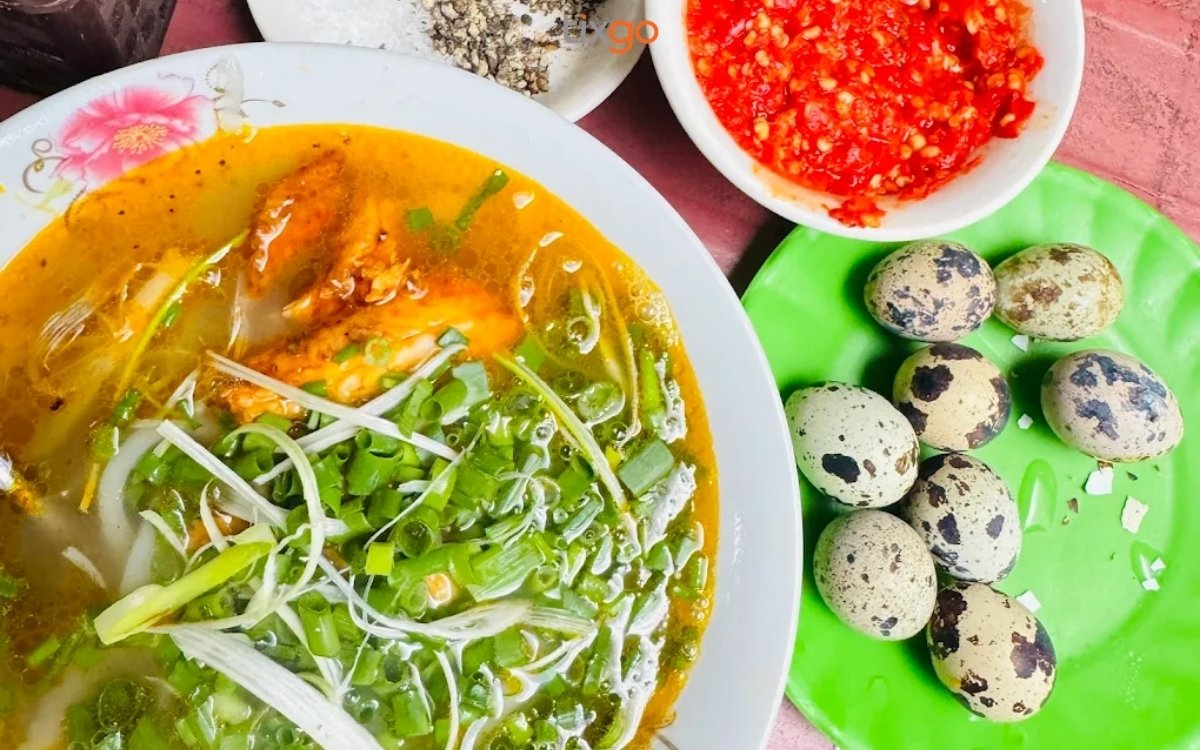 Bánh canh cá lóc tại quán Dì Hương