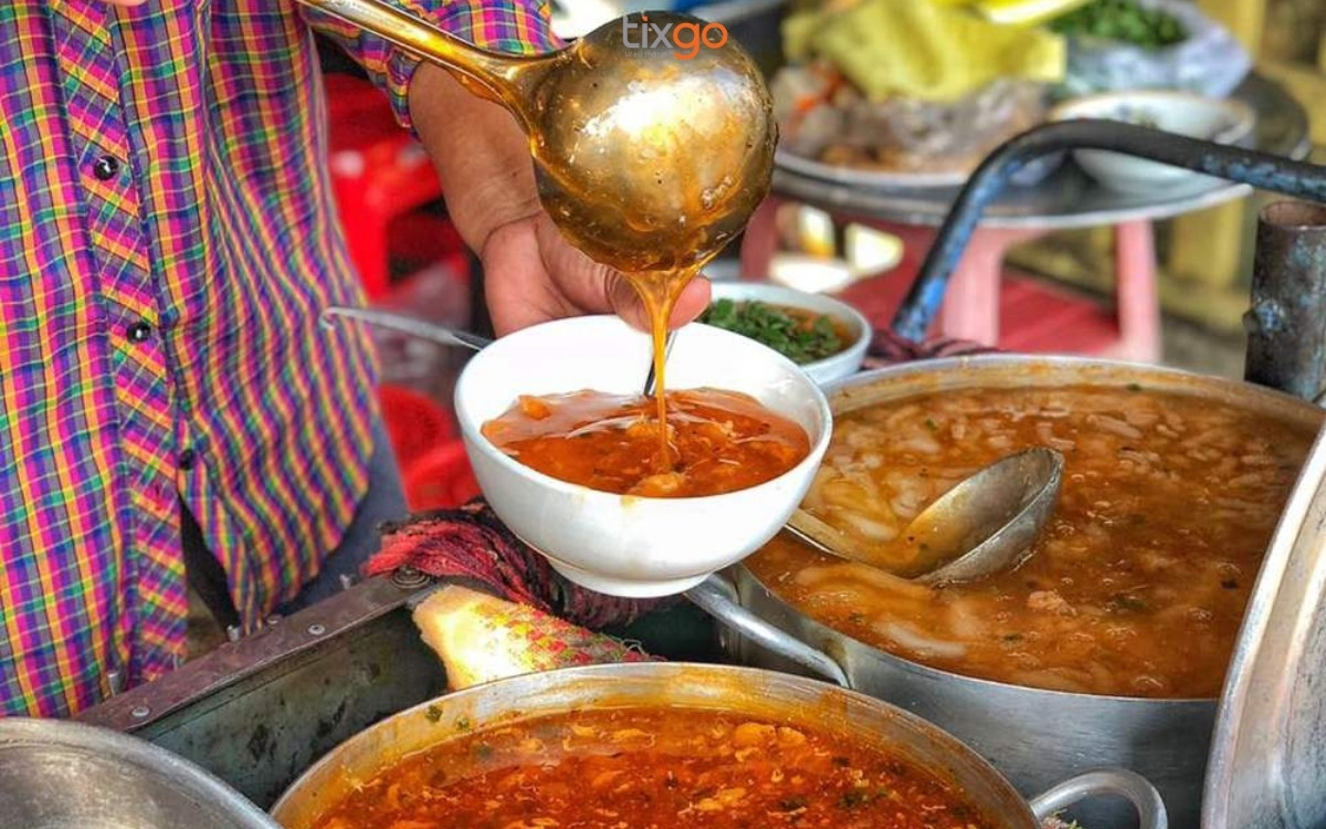 Khu phố ẩm thực chợ Đông Ba