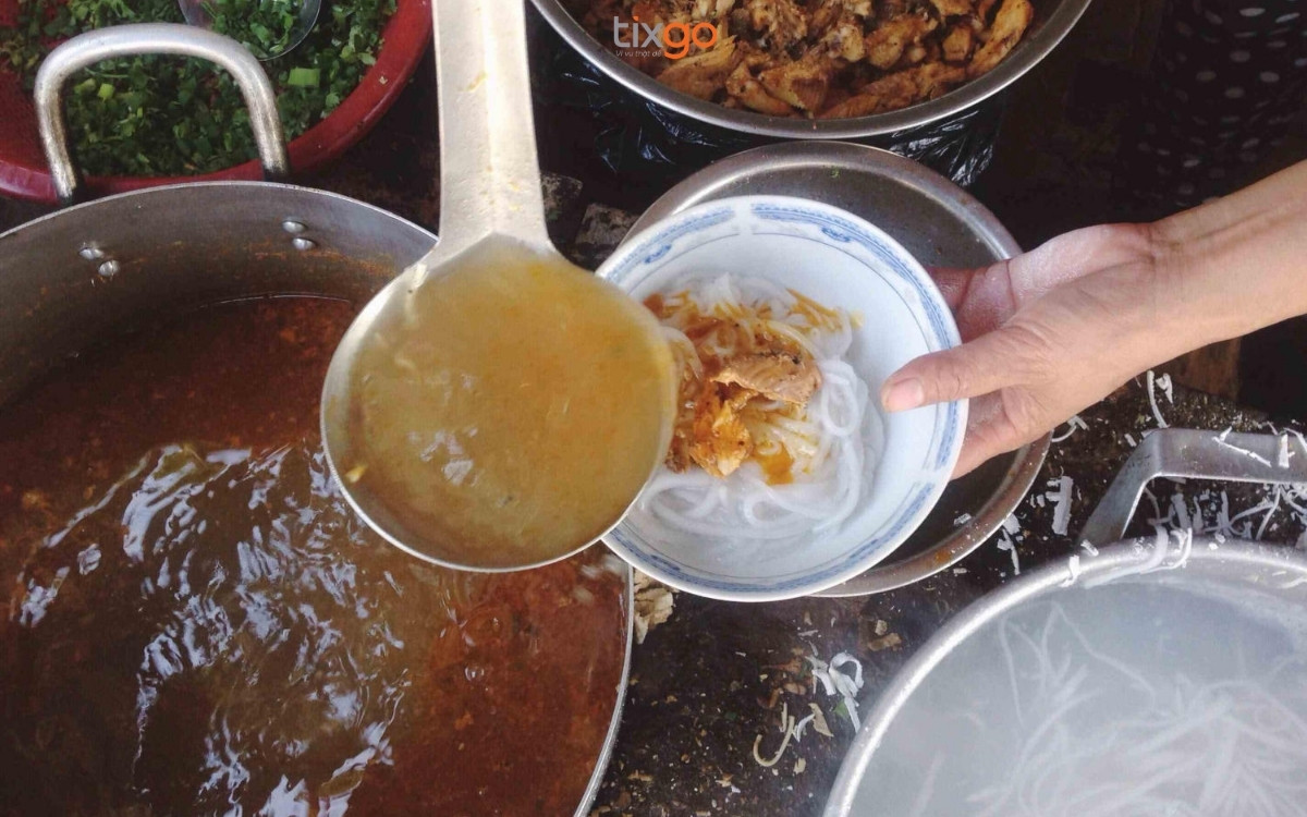 Khu phố bánh canh Thủy Dương