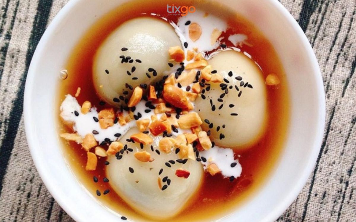 bánh đặc sản Sapa Bánh trôi tàu Sapa thường ăn kèm với nước gừng hoặc mật ong