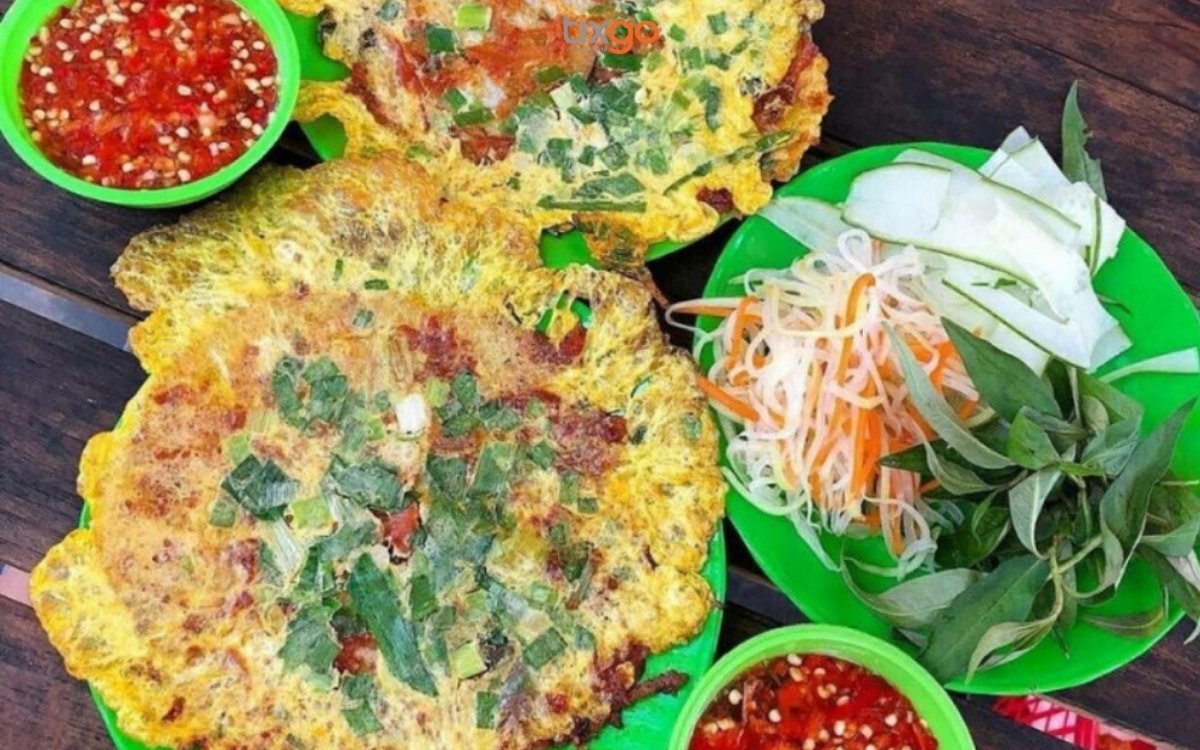 Quán bánh ép Dì Mai là quán tủ của nhiều người địa phương