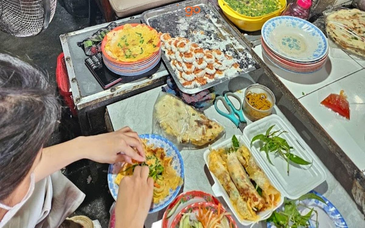 Bánh ép Bà Kiều là quán bánh lâu đời