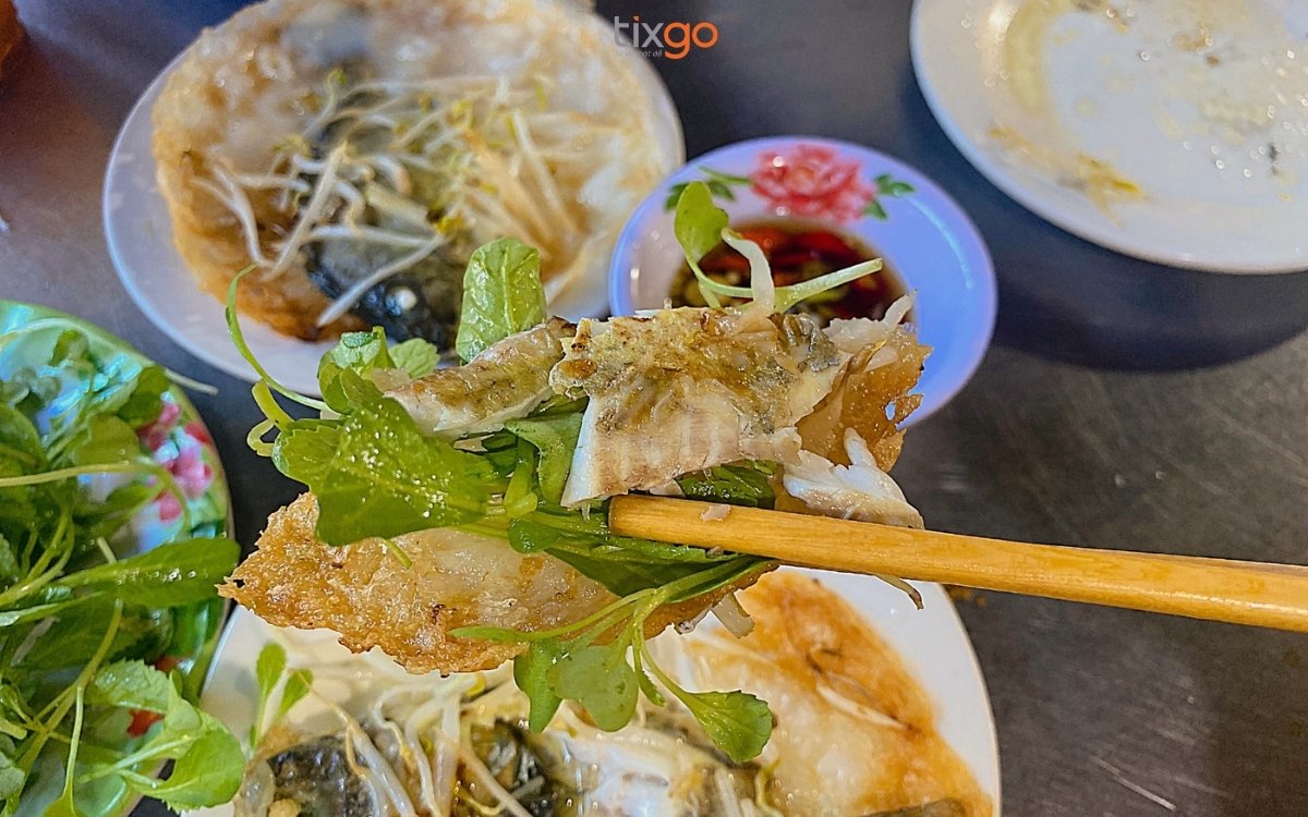 Quán bánh khoái cá kình O Lợi nổi tiếng bánh khoái cá kình