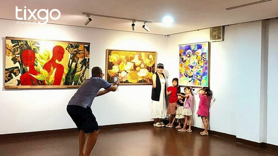 Các tác phẩm sơn dầu, sơn mài tại tầng 2 Bảo tàng Mỹ thuật Đà Nẵng