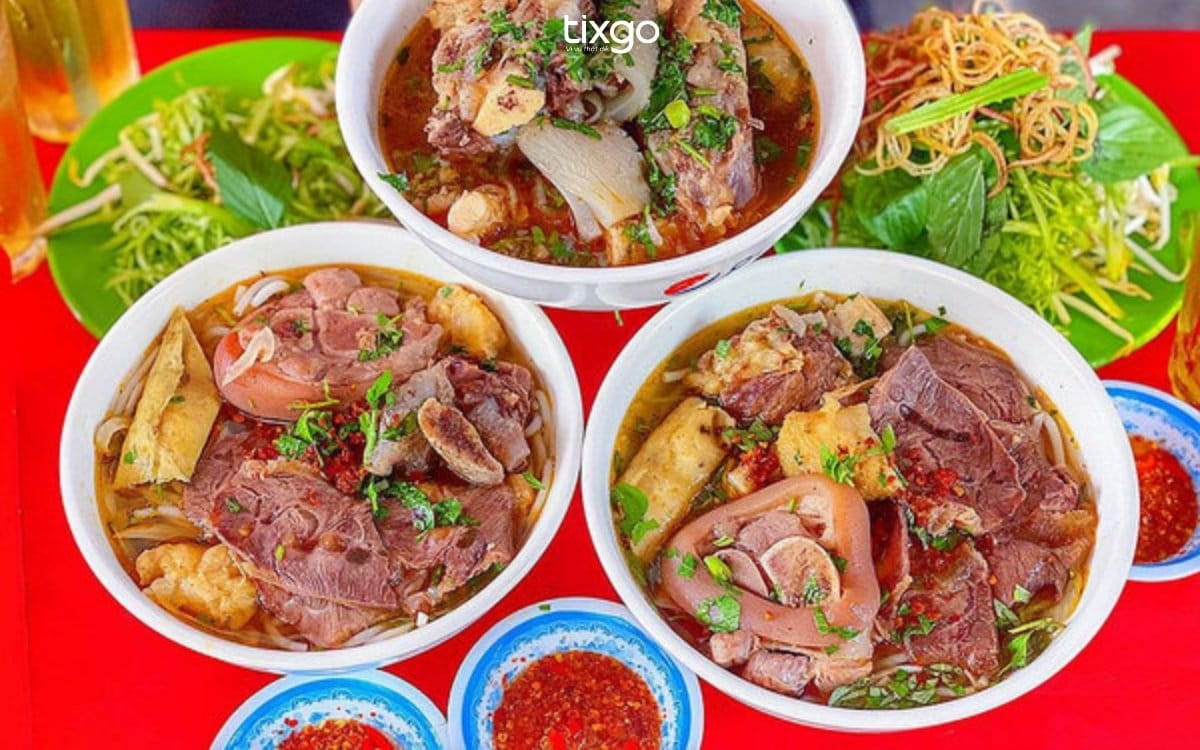 bún bò Huế ngon Bát bún đủ đầy tại quán bún bò Huế Hẻm
