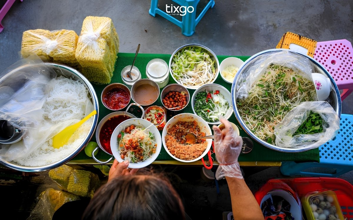 Những nguyên liệu làm nên linh hồn của bún hến