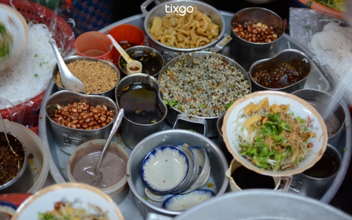 Quán bún hến góc phố Cồn Hến