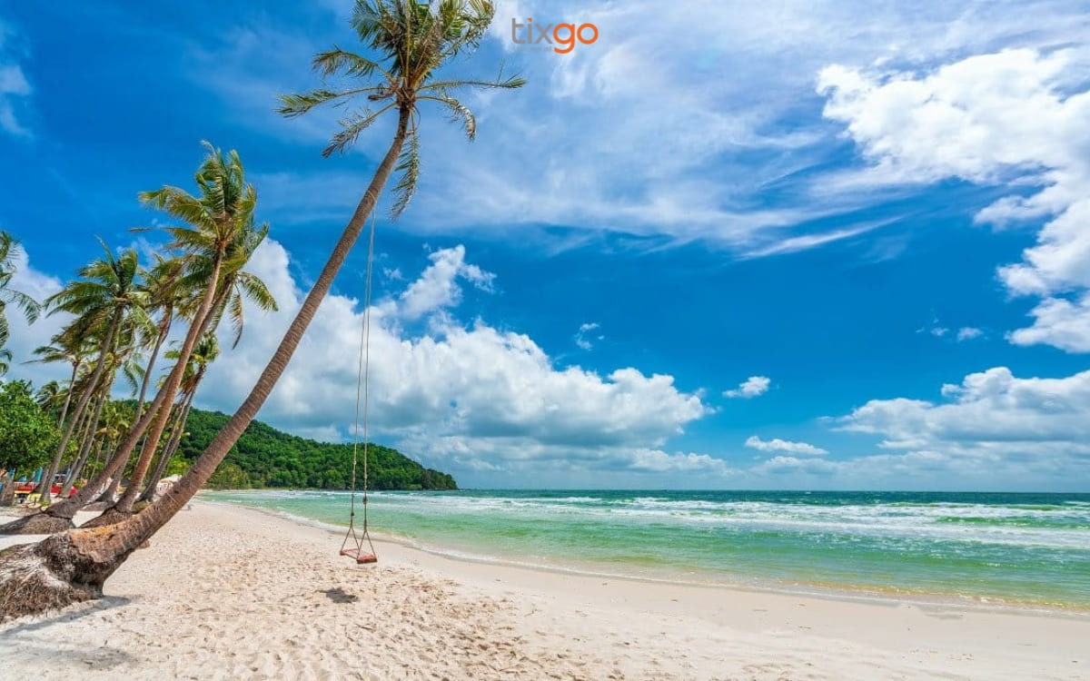 Bãi cát trắng mịn như kem và làn nước xanh ngọc ở Bãi Sao