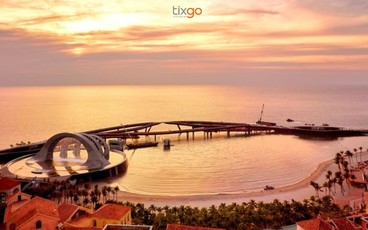 Toàn cảnh vẻ đẹp rực rỡ của Thị trấn Hoàng Hôn (Sunset Town)