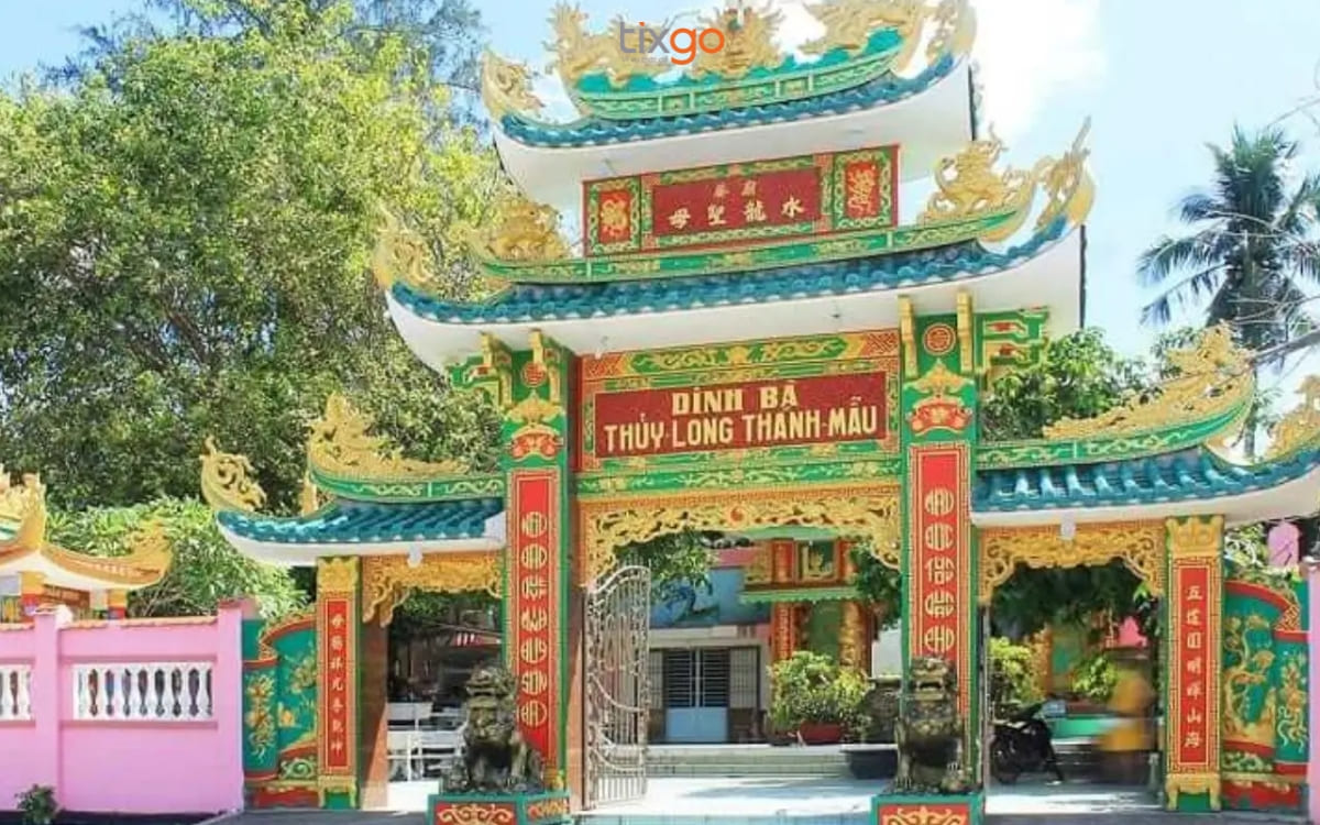 Dinh Bà theo lối kiến trúc truyền thống Việt Nam, giản dị nhưng trang nghiêm