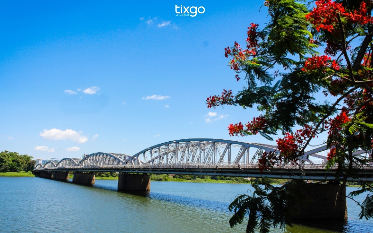 Cầu Tràng Tiền là biểu tượng “kiêu hãnh” của người dân xứ Huế