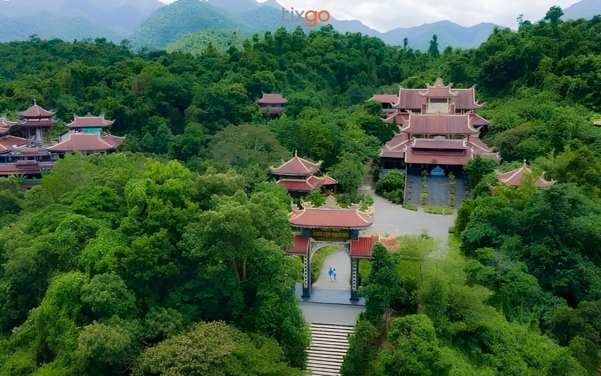 Thiền viện Trúc Lâm Bạch Mã ví như “hòn đảo ngọc” giữa lòng hồ Truồi