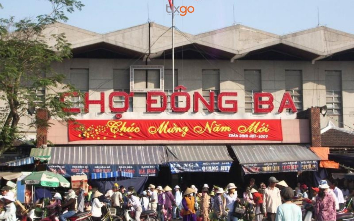 Chợ Đông Ba là khu chợ sầm uất và lâu đời nhất tại Huế