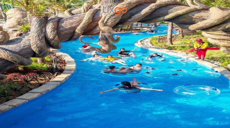 Dòng sông lười là nơi du khách nằm phao thả mình trôi theo dòng nước êm đềm các trò chơi ở sun world phú quốc