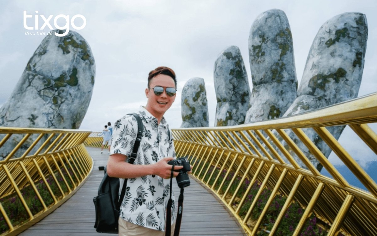 Chụp ảnh sống ảo cận cảnh/bán thân khi đông người tại Cầu Vàng Chụp ảnh sống ảo cận cảnh/bán thân khi đông người tại Cầu Vàng